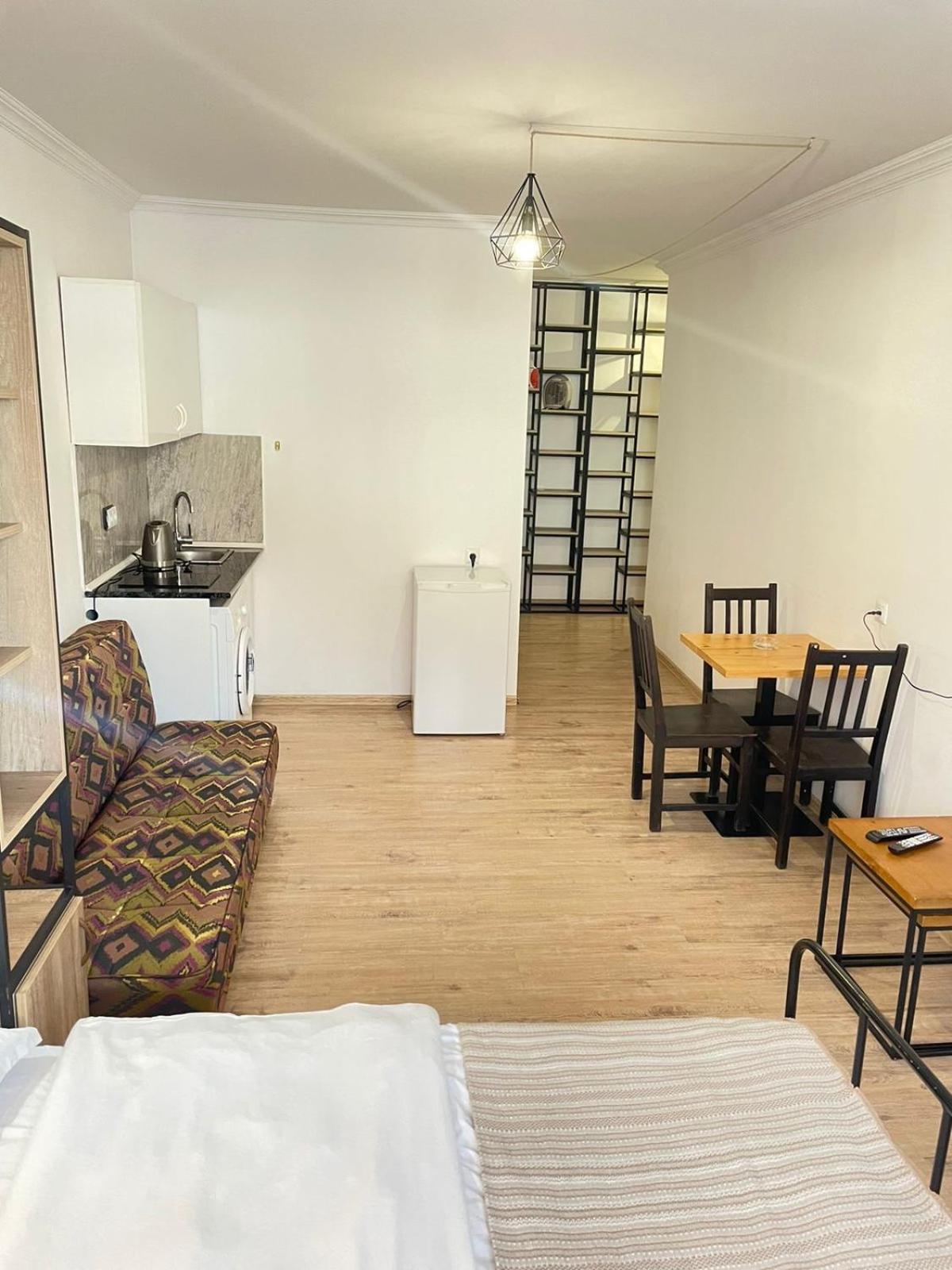 Mgzavrebi Apartment In 巴库里阿尼 外观 照片
